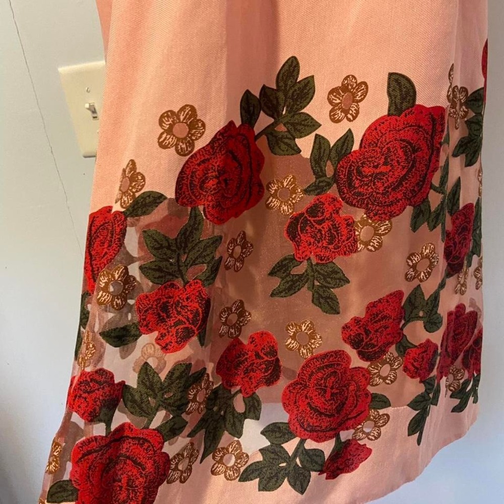 So Pretty Pink Maxi Skirt with Red Roses Size 9-10 - Picture 6 of 7